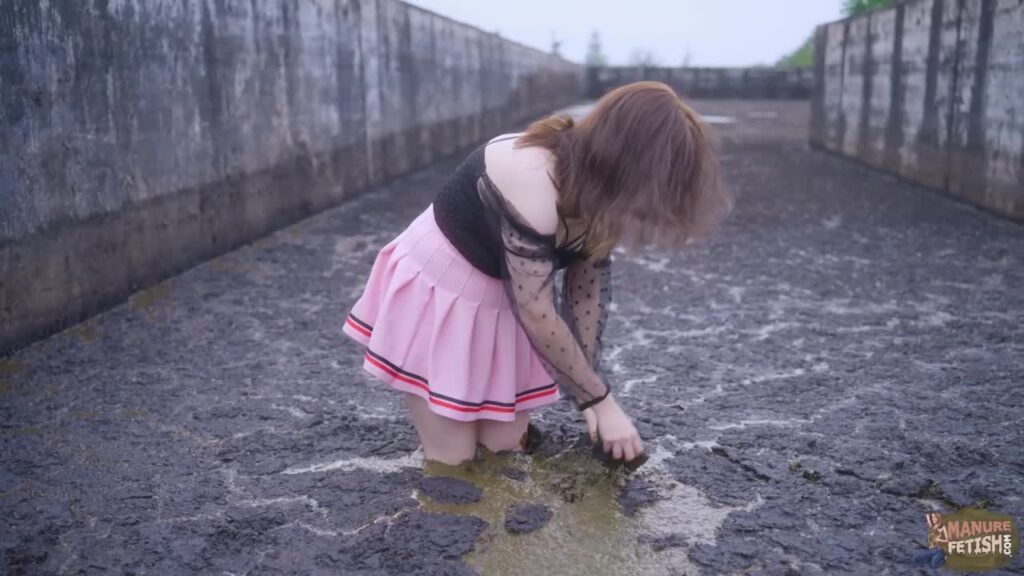 ON TOUR: Two Pits One Girl