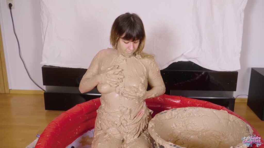 Lyndra Lynn – Mud Dress